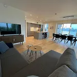 Overlooking With 8 Beds *