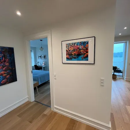 Overlooking With 8 Beds Apartment *