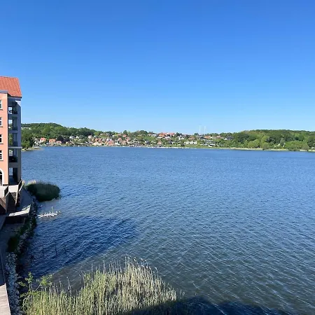 Overlooking With 8 Beds Apartment