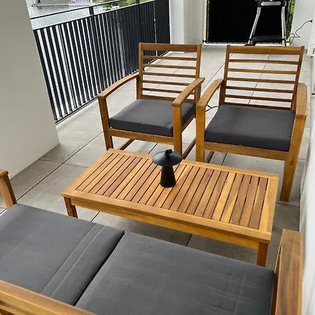 Overlooking With 8 Beds