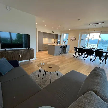 Overlooking With 8 Beds *