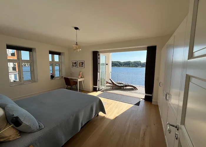 Overlooking With 8 Beds *