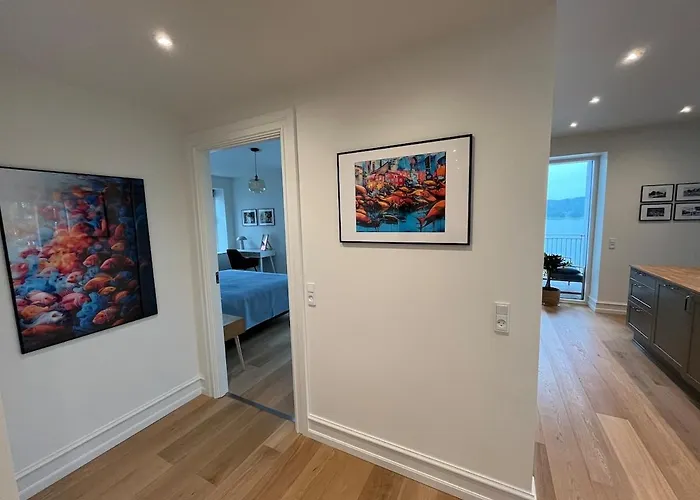 Overlooking With 8 Beds Apartment *