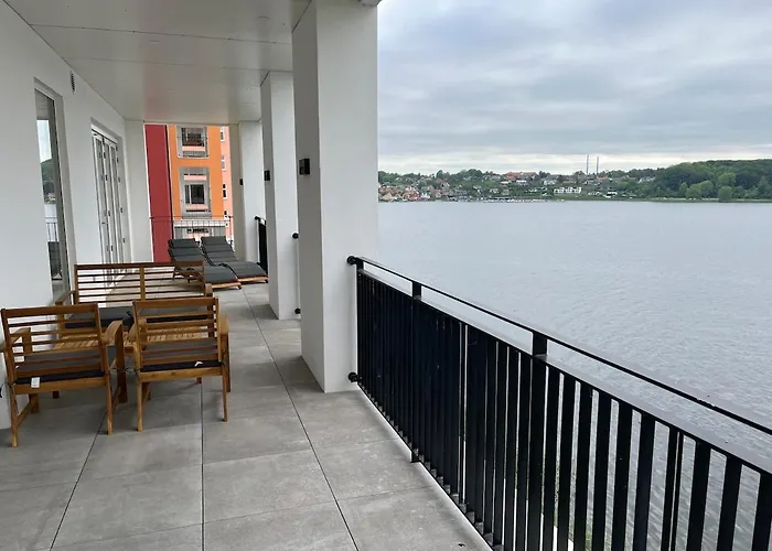 Apartment Overlooking With 8 Beds *