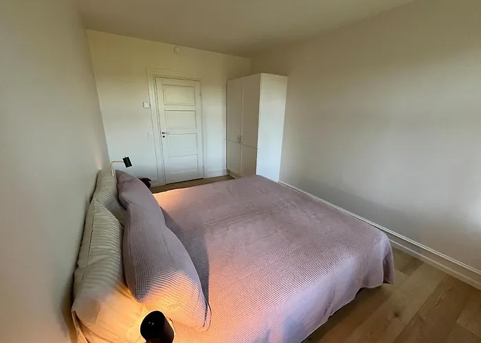 Overlooking With 8 Beds