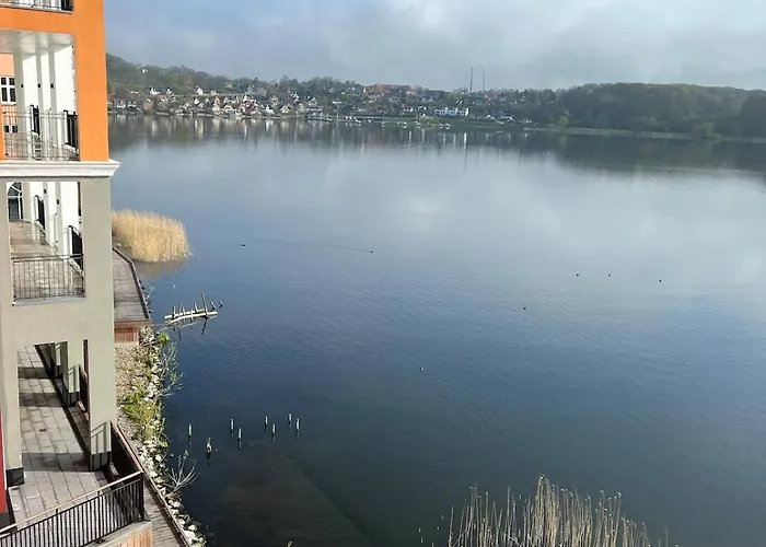 Overlooking With 8 Beds Apartment