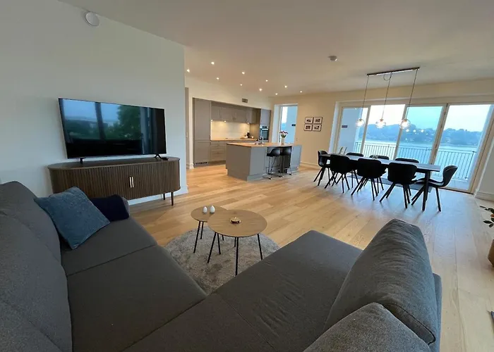 Overlooking With 8 Beds *